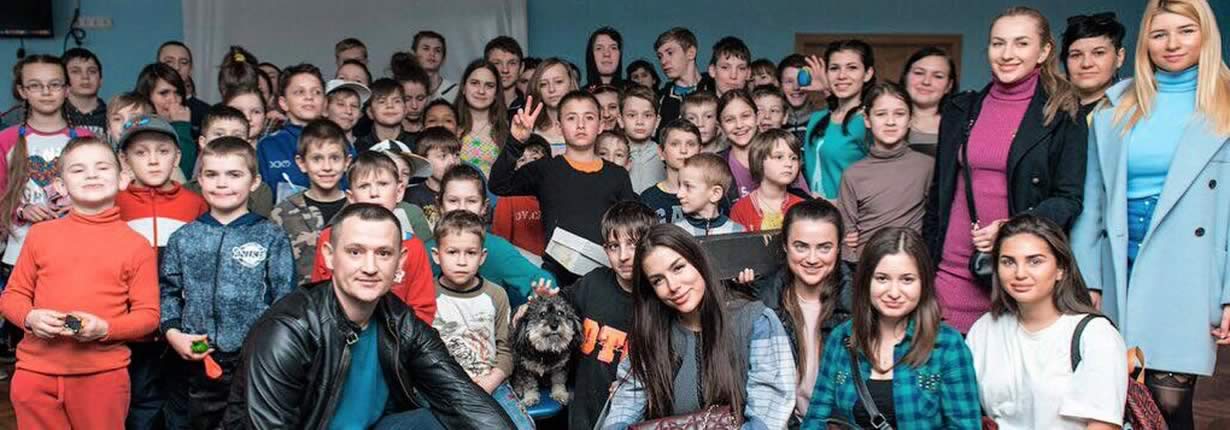 willie in ukraine with the orphans