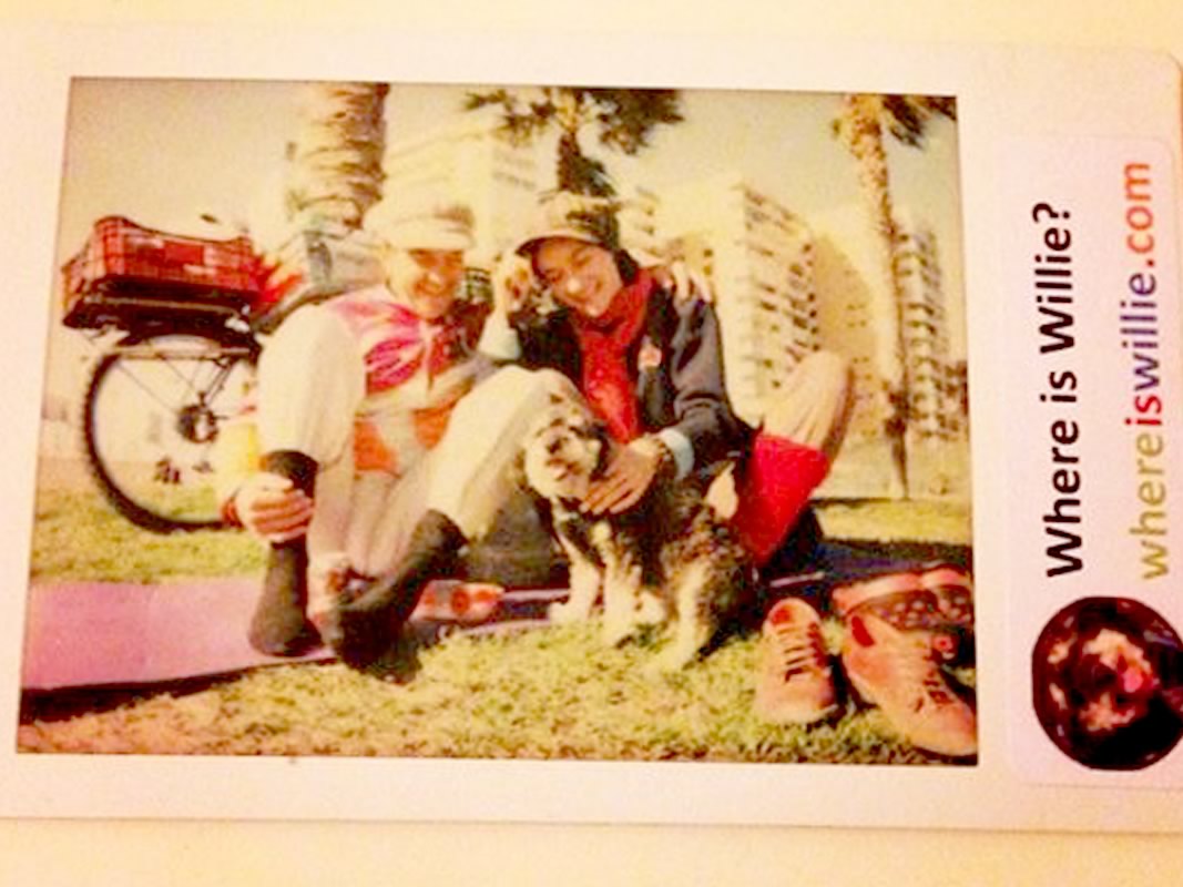 Willie meets Victoria & Antonio on Playa de la Malagueta in Spain