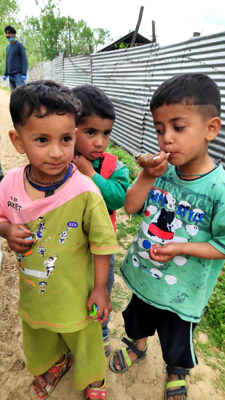 Willie's volunteers deliver COVID-19 supplies to children in Northern India