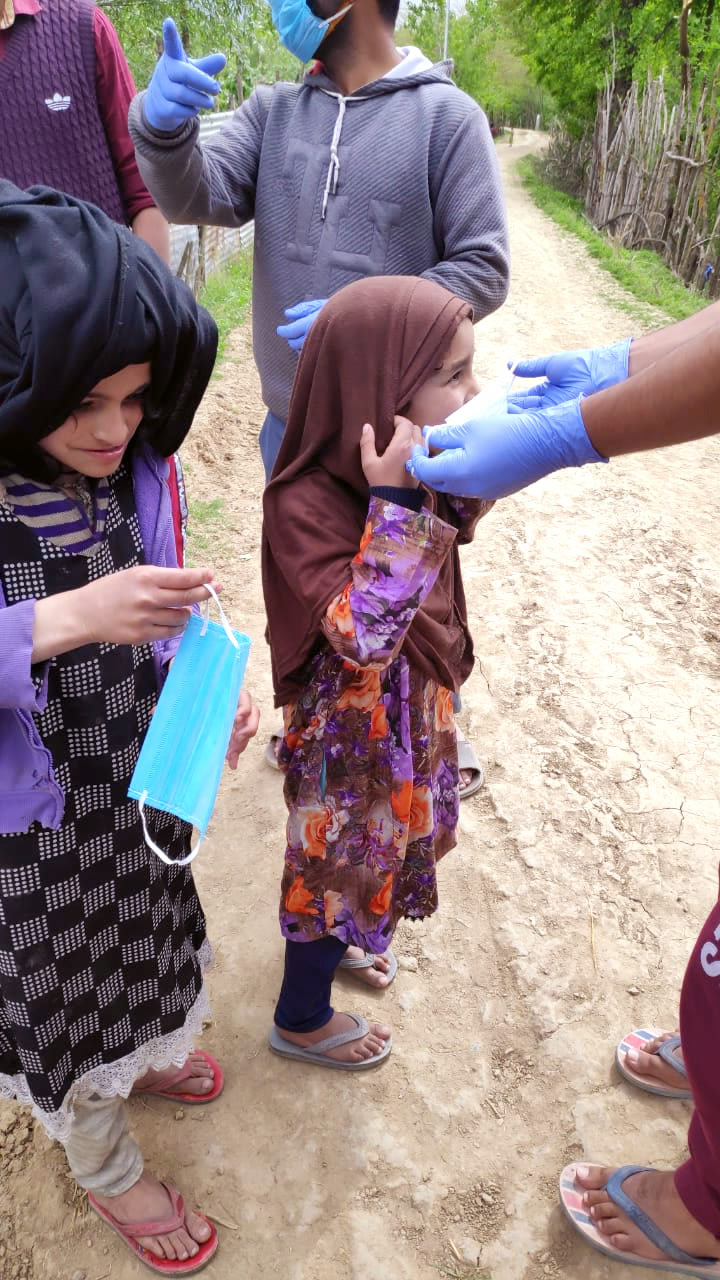 Willie's volunteers deliver COVID-19 supplies to children in Northern India