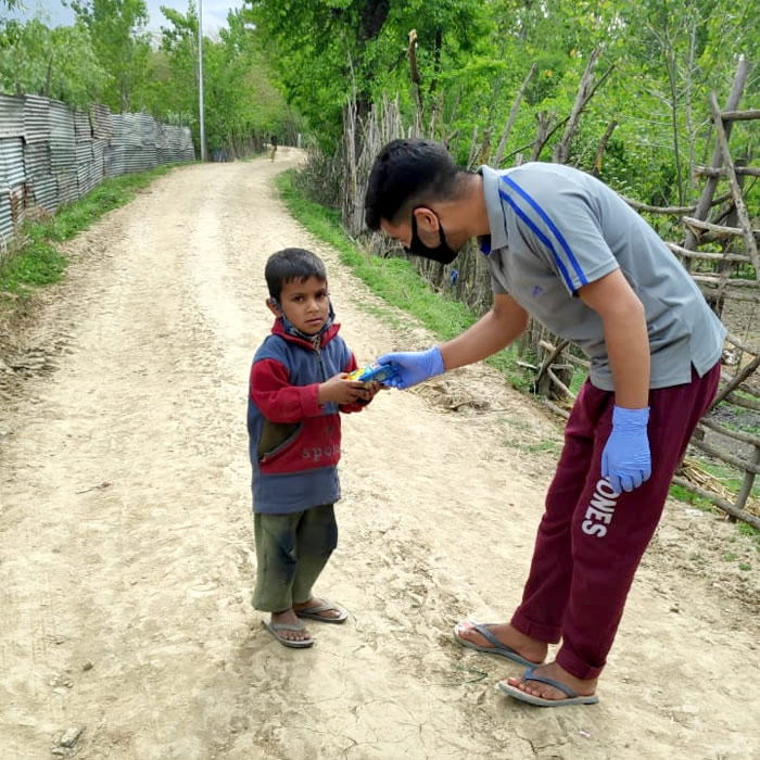 Willie's volunteers deliver COVID-19 supplies to children in Northern India