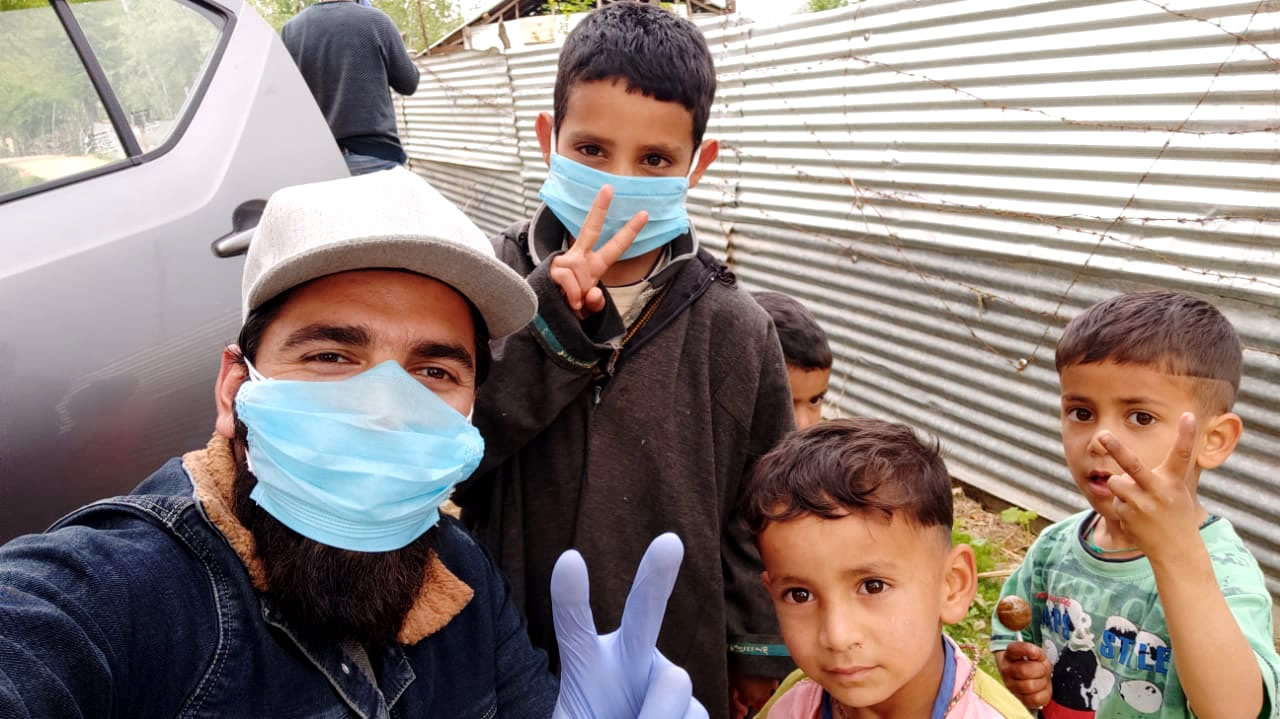 Willie's volunteers deliver COVID-19 supplies to children in Northern India