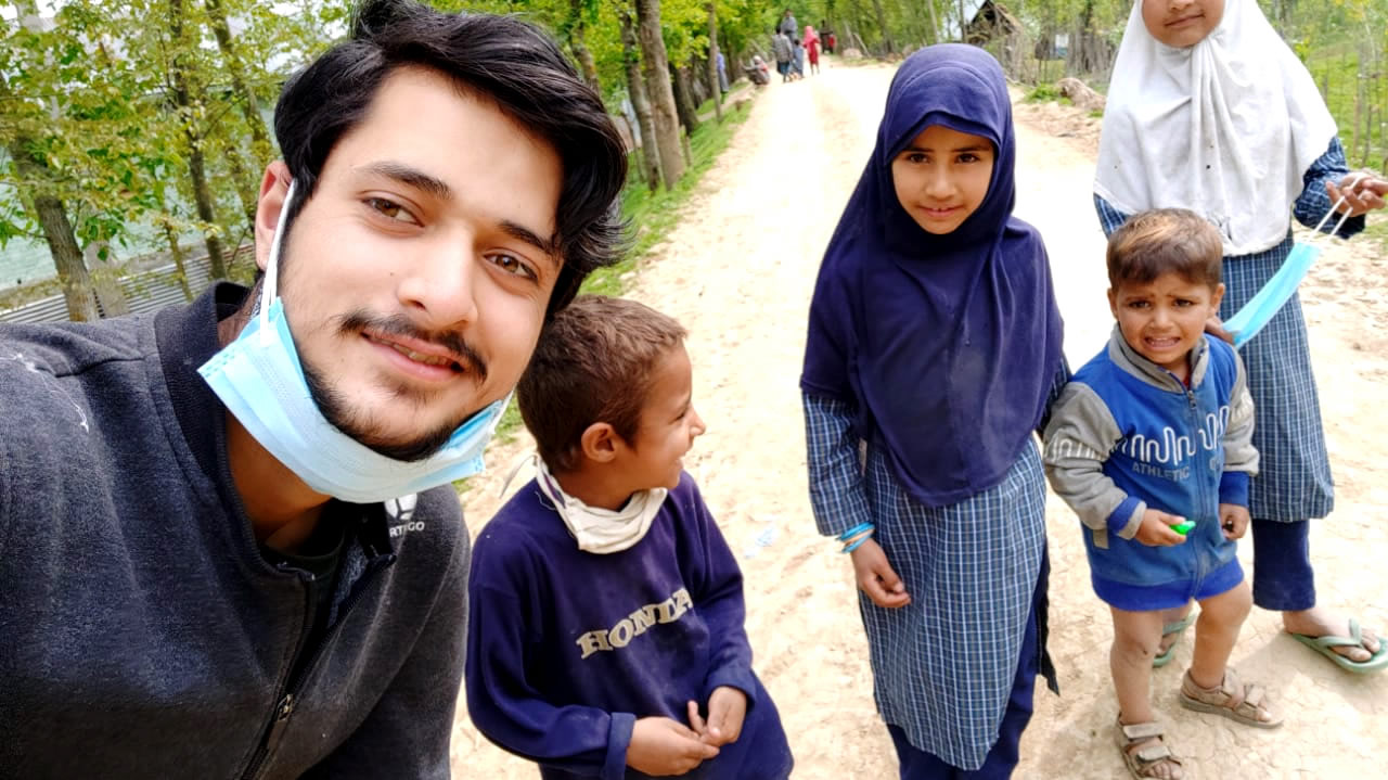 Willie's volunteers deliver COVID-19 supplies to children in Northern India