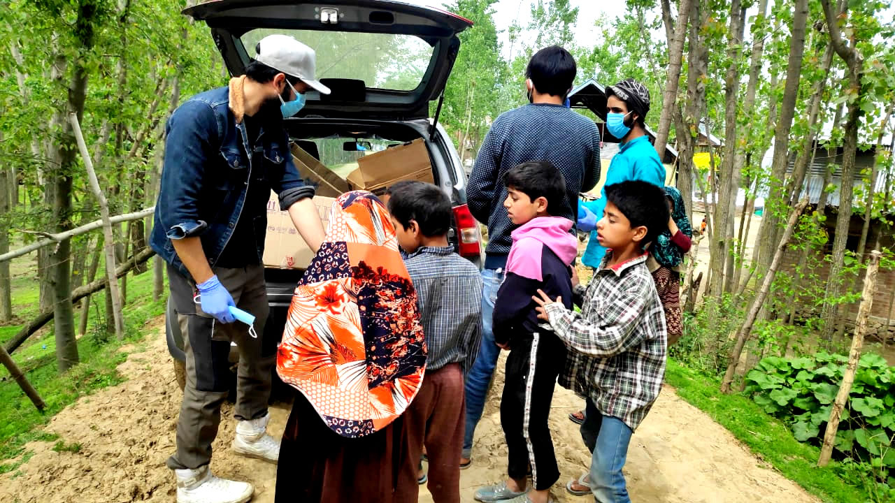 Willie's volunteers deliver COVID-19 supplies to children in Northern India