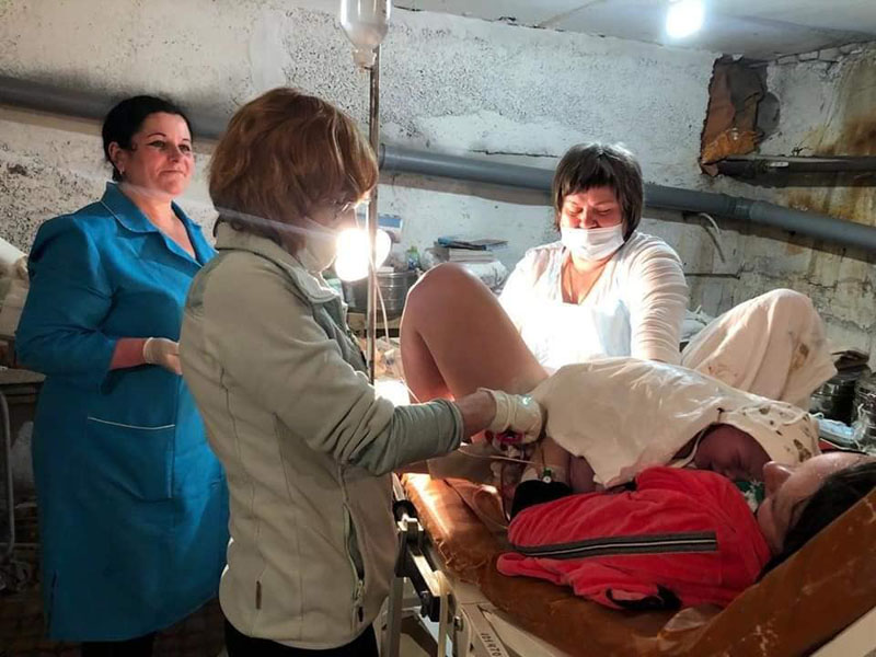 woman gives birth in bomb shelter